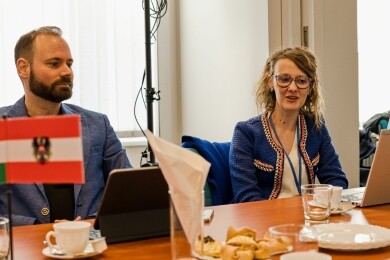 Open Talks Praha 2025-z leva-Pavol Szabó, místopředseda slovenského Spolku pro ochranu osobních údajů a Katalin Csekö, místopředsedkyně maďarské Asociace pro ochranu osobních údajů; (foto: (c) Milan Řepka))
