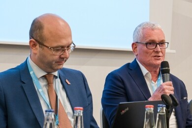 Konference Privacy Days Praha 2025. Panelová diskuse k Digitální regulaci v ČR. Zleva: Josef Mička ÚOOÚ, Marek Ebert ČTÚ; foto: (c) Milan Řepka