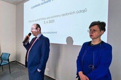 Seminář-Digitální akty a ochrana osobních údajů. Ředitel Odboru Dozoru Josef Mička a JUDr. Soňa Matochová, odbor Digitálních agend ÚOOÚ. (foto: (c)Milan Řepka)
