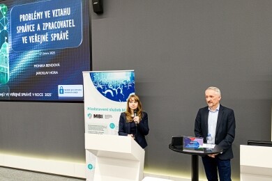 Monika Bendová a Jaroslav Hora, Spolek pro ochranu osobních údajů, nakonferenci AI a ochrana dat v Praze. (Foto: (c) Milan Řepka)