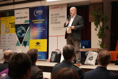 Národní finále 9. ročníku soutěže v kybernetiské bezpečnosti, Brno 10/4/2025. Předseda Kybercentra, organizátora soutěže, Petr Jirásek.