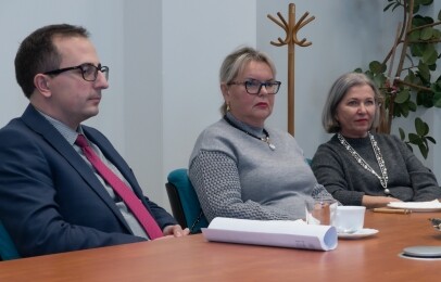 Pracovní návštěva místopředsedkyně slovenského Úřadu pro ochranu osobních údajů v ČR. Z leva Mgr. Josef Štípský - ředitel odboru legislativy a metodiky ÚOOÚ ČR Ing. Lubica Harakalová, Ph.D. - ředitelka kanceláře ÚOOÚ SR JUDr. Anna Vitteková - místopředsed