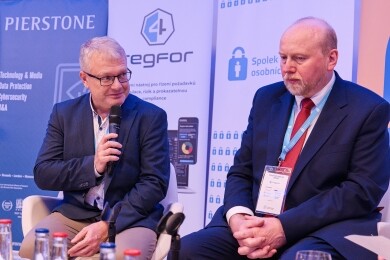 Předání ocenění Pověřenec pro ochranu osobních údajů 2024, Předseda Spolku pro ochranu osobních údajů Vladan Rámiš a předseda Úřadu pro ochranu osobních údajů Jiří Kaucký; foto: (c) Milan Řepka