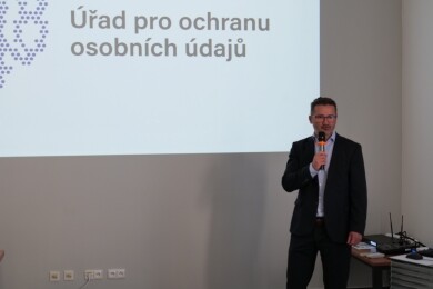 Seminář ÚOOÚ k právu na informace, David Burian - ředitel Odboru předávání, akreditací a konzultací ÚOOÚ, foto (c) Milan Řepka, 2024